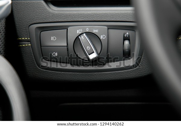 car lights turn on-off\
button