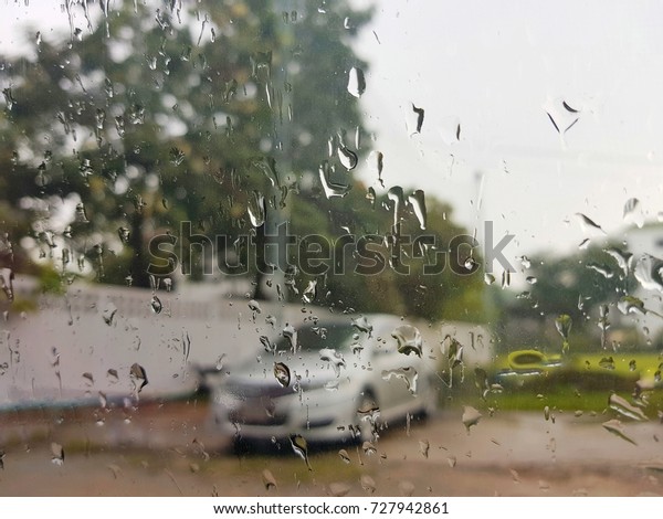 The car was\
looking through the wet\
glass.