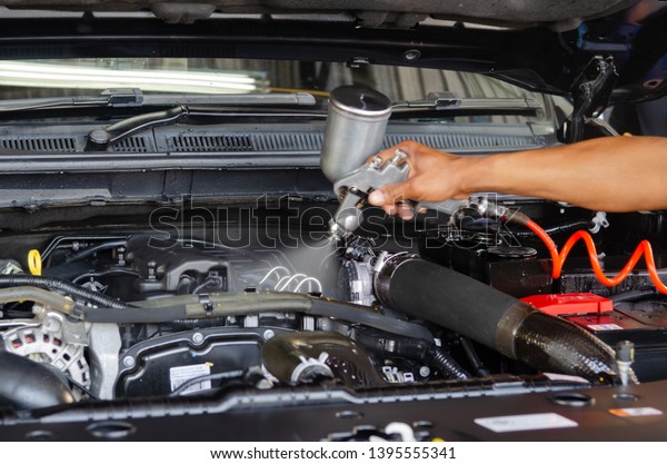 Car\
maintenance and checks coated engine cleaner\
cars.