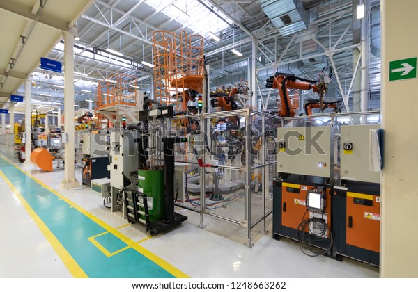 Car manufacturing plant. Automotive\
shop. The Assembly line for manufacturing\
cars.