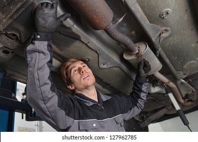  Car Mechanic Repairs Exhaust System