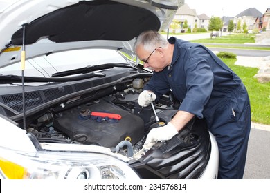 Car Wash Employees Car Dealership Clean Stock Photo 1343226746 ...