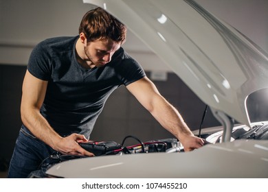 28,847 Electric car mechanic Images, Stock Photos & Vectors | Shutterstock