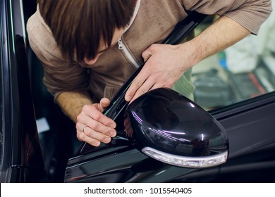 Car Mirror Man Repair,Car Accident Broken Side Mirror.