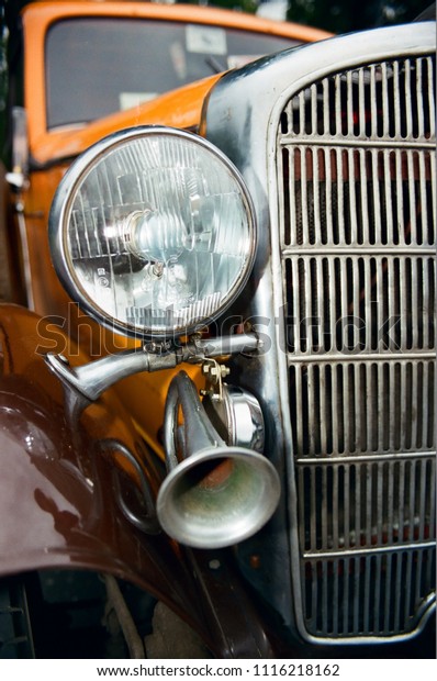 car old retro auto\
headlight motor