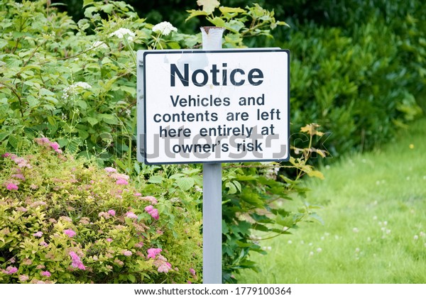 Car park users do so at\
own risk sign