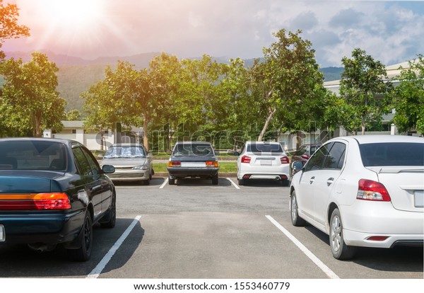 Descubra Camion Estacionado En Estacionamiento Asfalto Arboles Imagenes De Stock En Hd Y Millones De Otras Fotos Ilustraciones Y Vectores En Stock Libres De Regalias En La Coleccion De Shutterstock Se Agregan Miles De Imagenes Nuevas De Alta