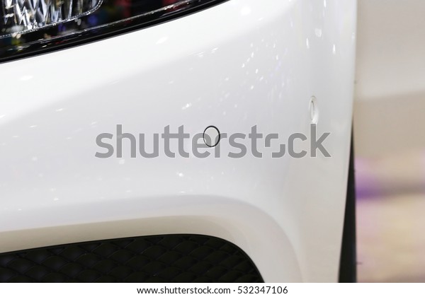 car\
parking sensor display at the front of the\
car