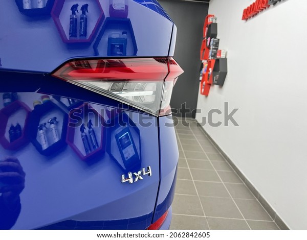 Car polish\
wax with ceramic .Race blue\
metallic.