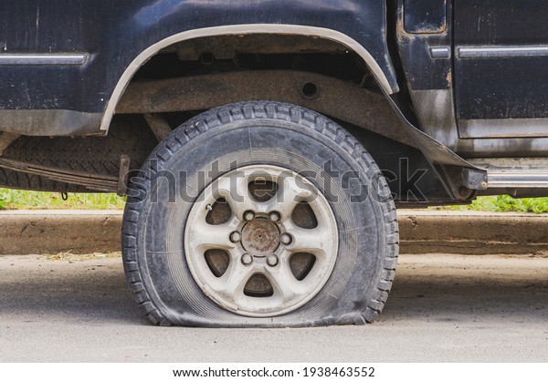 car\
with punctured tire. flat tire. High quality\
photo