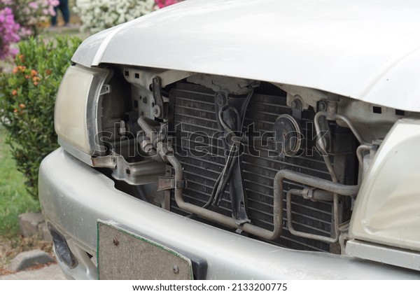 car radiator cooling panel, mold\
stains on the very dirty car air-conditioning coil.\
