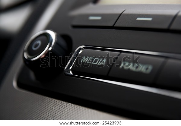 Car radio\
detail