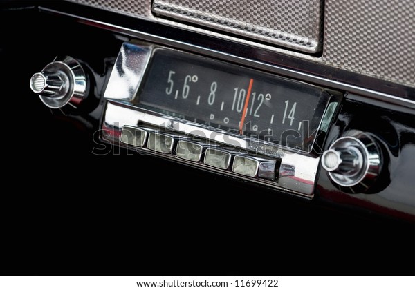 Car Radio in a old american\
car