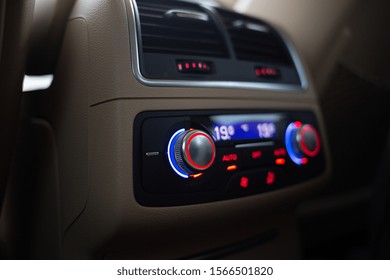 Car rear seats row air conditioning control