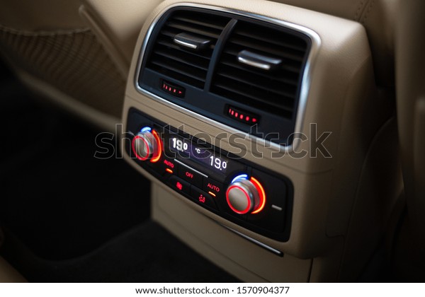 Car rear seats\
row air conditioning\
control