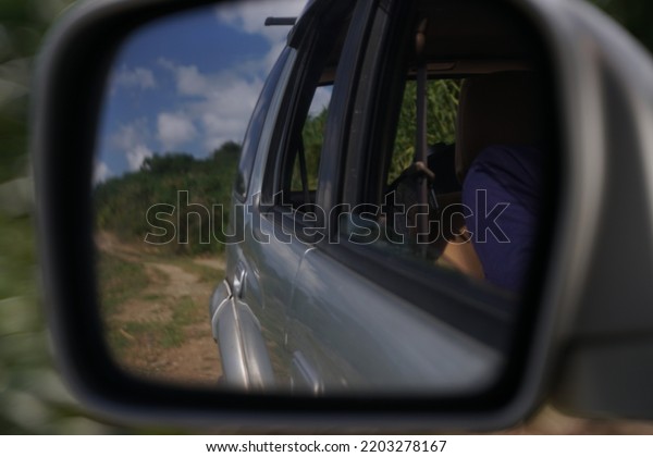 car\
rearview mirror that reflects the area behind\
it.