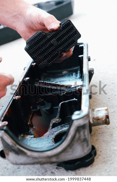 Car repair. Internal combustion engine repair.\
Resin deposits from low-quality oil on the valve cover. Flushing\
the oil filter.