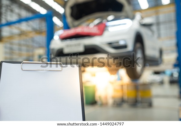 Car repair technicians are checking close-ups,\
close-up shots of car maintenance technicians, internal car\
maintenance centers.