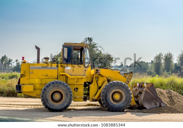 The Car for Road
Construction