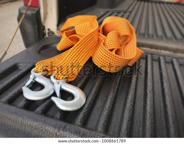 Car Rope Emergency equipment is\
used when the vehicle is broken or can not move. Used for\
towing