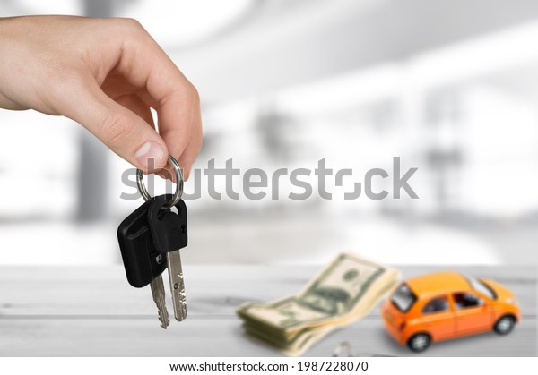Car salesman gave the keys to the customers,
Purchase contract and key
delivery.