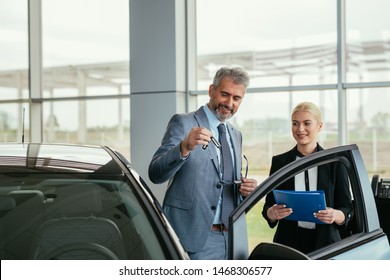 3,932 Female car salesperson Images, Stock Photos & Vectors | Shutterstock