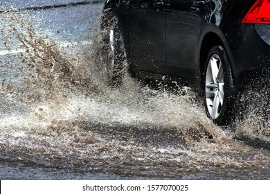 3,391 Car Splashing Through Water Images, Stock Photos & Vectors ...