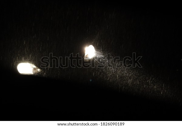 Car Spot Light while\
Raining