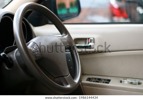 Car steering system on\
vehicle.