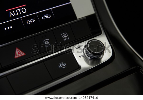 Car stereo system volume\
switcher