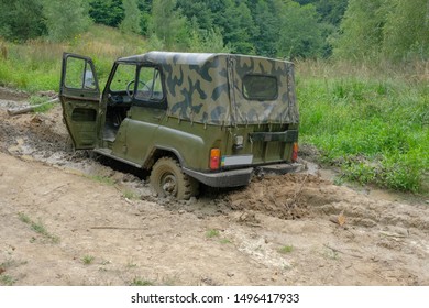 Car SUV 4x4 Stuck In A Puddle With Mud, Stalled.