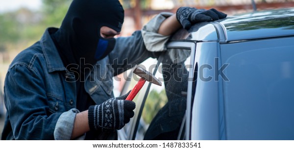 Car thief with a
hammer and broken glass