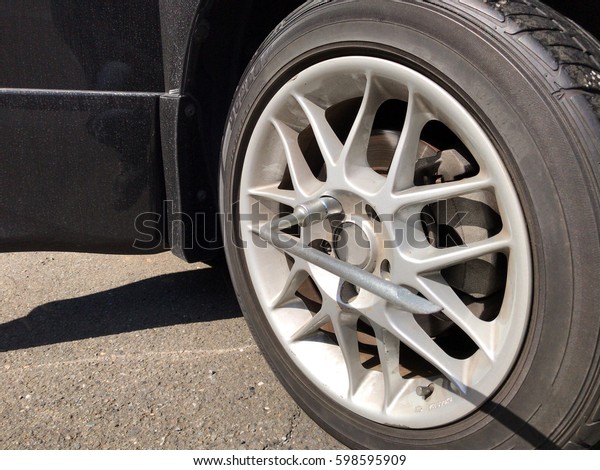 Car tire
change