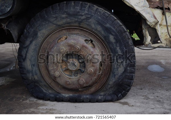 Car at the tire\
leak