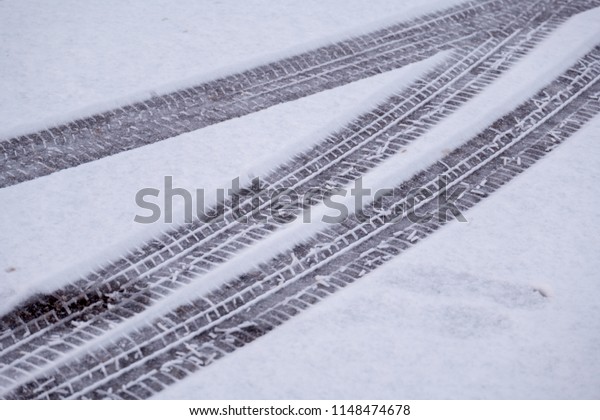 Car tires marks on\
snow