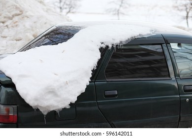 A car under the snow.