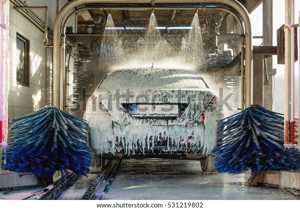 car wash, car wash foam water, Automatic car wash\
in action
