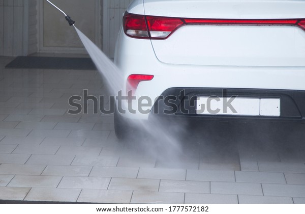 Car washing is carried out by a high-pressure\
water device.