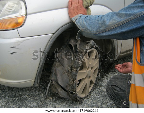Car wheel is broken, flat tire, drove a few\
minutes on a broken wheel\
result
