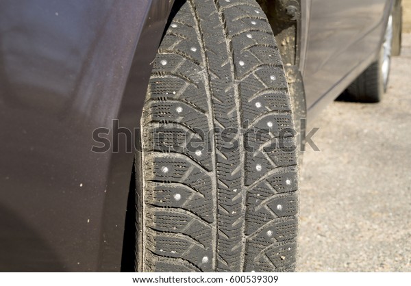 Car wheel with\
winter tread pattern and\
spikes