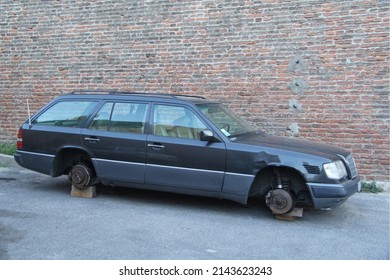 car with the wheels stolen and replaced by a brick