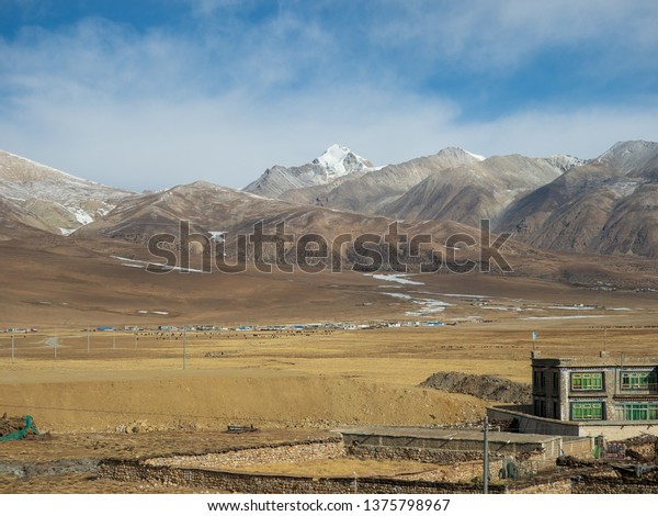 Car window scenery of Qinghai–Tibet railway in
Tibet Autonomous Region,
China.
