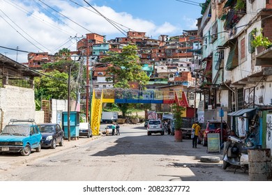 Caracas, Venezuela, 11.27.2021: View Of The Main Street Of The Suburb Of 