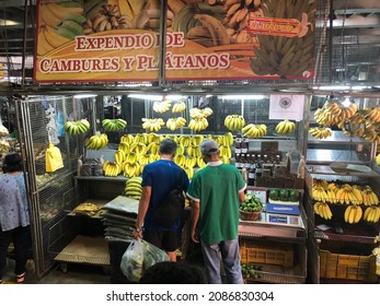 Caracas, Venezuela Dicember 03, 2021: People buying bananas in Chacao market, Caracas