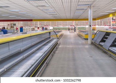 CARACAS, VENEZUELA - JANUARY 14, 2018: Empty Supermarket Shelves In Venezuela. Due To The Economic Crisis And Hyperinflation In Venezuela There Is A Large Shortage Of Food And Medicine