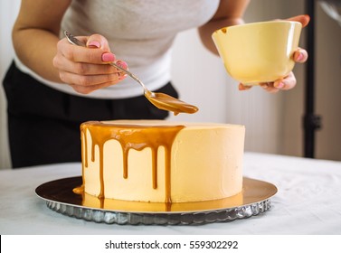 Caramel Cake Decoration Process