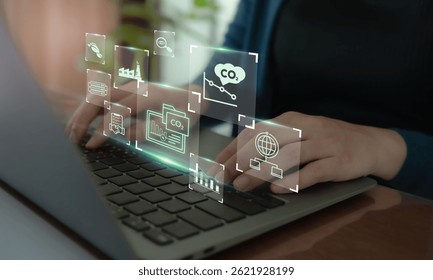 Concepto de Protocolo Abierto de Datos de Carbono (CDOP). Usando una computadora portátil e iconos digitales que representan el seguimiento de CO2, la integración de datos ambientales y la gestión transparente del carbono a través de protocolos de datos abiertos.