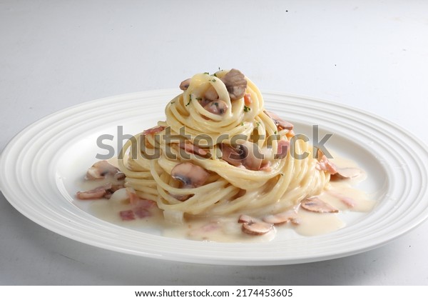 carbonara spaghetti\
spaghetti\
carbonara\
cream spaghetti\
spaghetti\
sauce\
food