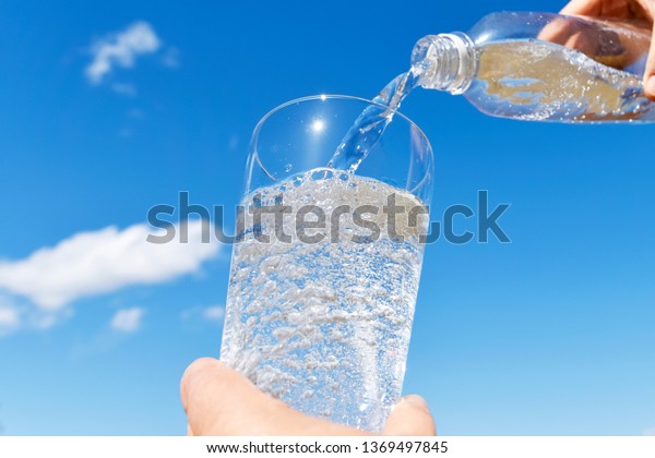 Carbonated mineral\
water