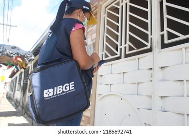 Cardeal Da Silva, Bahia, Brazil - August 2, 2022: IBGE Recency Agent Works Collecting Demographic Census Data In A Residence In The City Of Cardeal Da Silva.